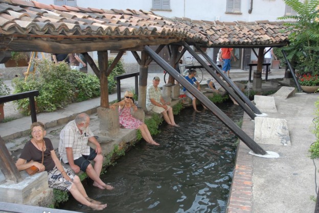 Milano con i bambini Navigli lombardi- vicolo dei lavandai