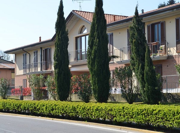 Gruppi di famiglie-Corte dei Cipressi - lago di Garda