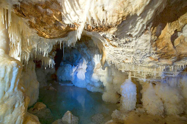Idee weekend con i bambini in italia marche grotte di frasassi